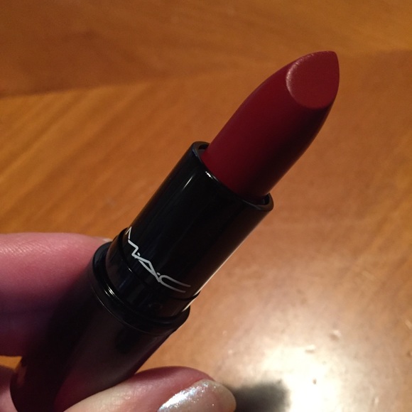 MAC Love Me Lipstick E For Effortless - Picture 5 of 16